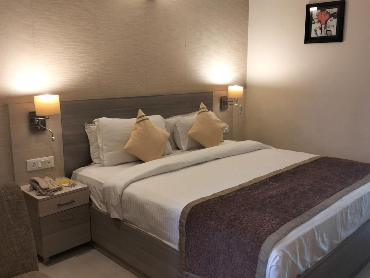 Days Hotel By Wyndham Neemrana Exteriér fotografie
