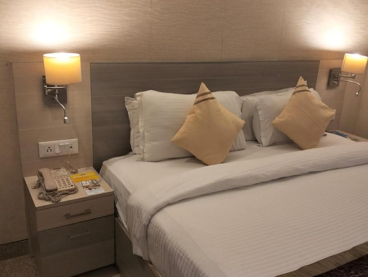 Days Hotel By Wyndham Neemrana Exteriér fotografie