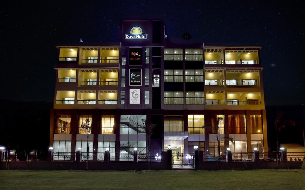 Days Hotel By Wyndham Neemrana Exteriér fotografie