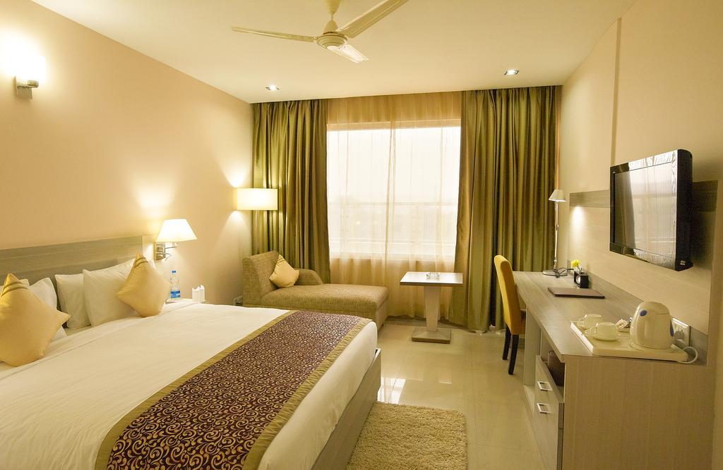 Days Hotel By Wyndham Neemrana Exteriér fotografie