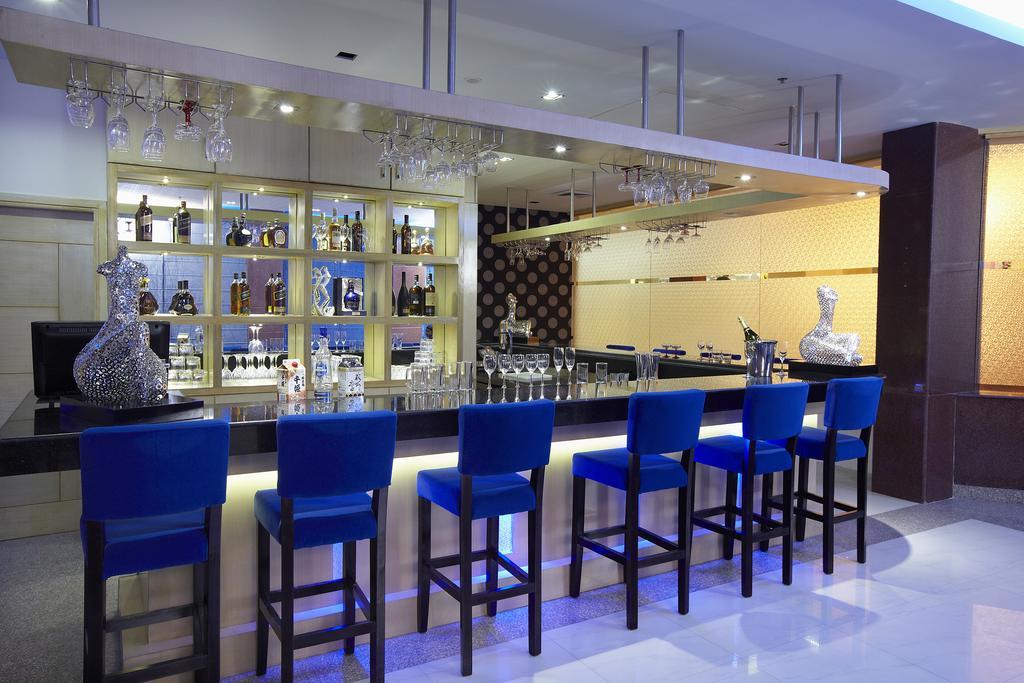 Days Hotel By Wyndham Neemrana Exteriér fotografie