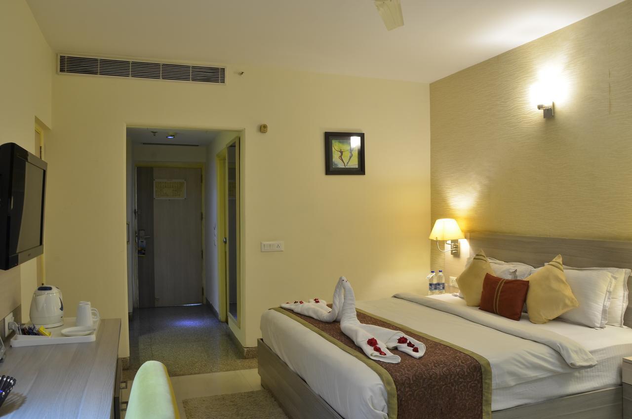 Days Hotel By Wyndham Neemrana Exteriér fotografie