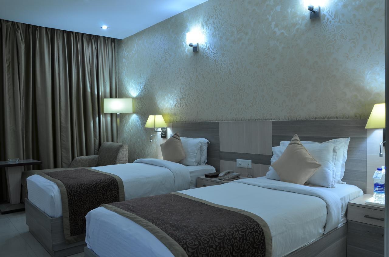 Days Hotel By Wyndham Neemrana Exteriér fotografie
