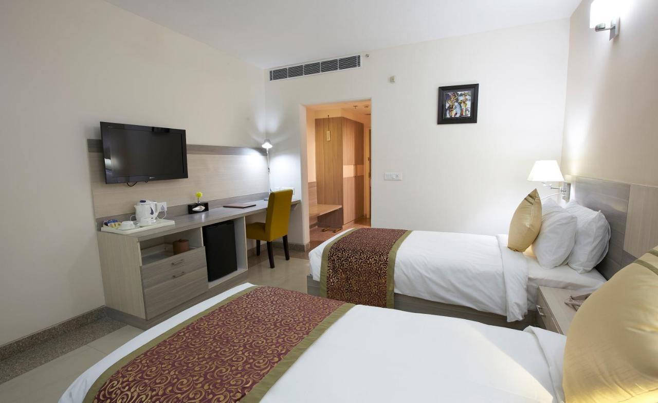 Days Hotel By Wyndham Neemrana Exteriér fotografie