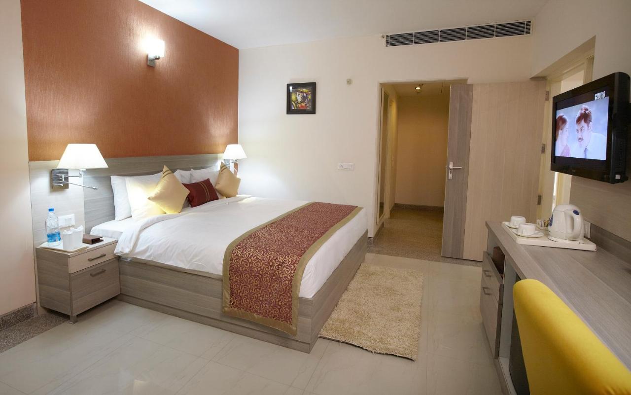 Days Hotel By Wyndham Neemrana Exteriér fotografie